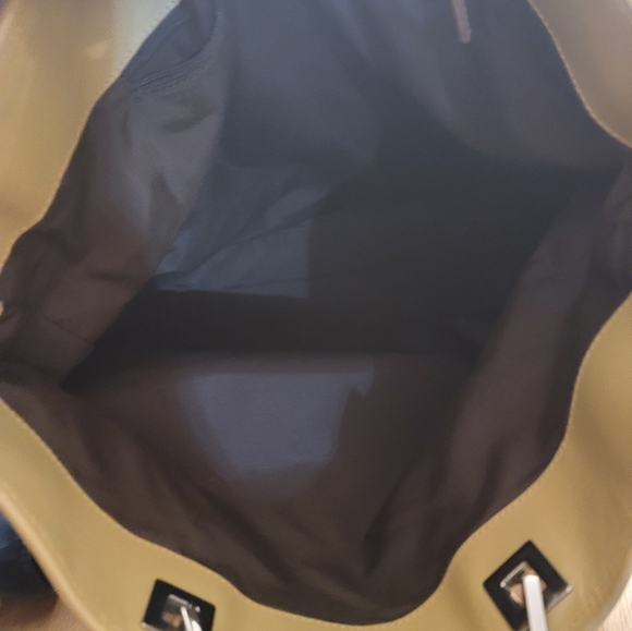 Nice Gucci 🎒PRICE IS FIRM‼️‼️‼️ - Picture 3 of 6